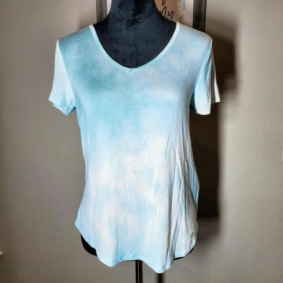 Hollister Must-Have Collection Blue Tie-Dye V-Neck Tee Size Small - Picture 1 of 11